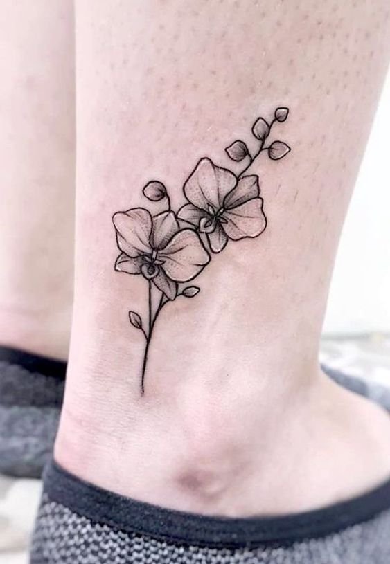 tattoo hoa lan nhỏ trên cổ chân