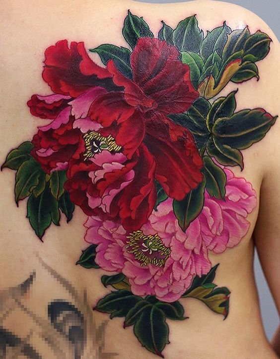 tattoo hoa mẫu đơn kín lưng phải