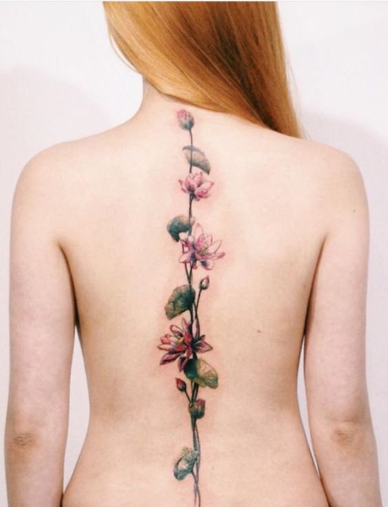 Tattoo hoa sau lưng dịu dàng