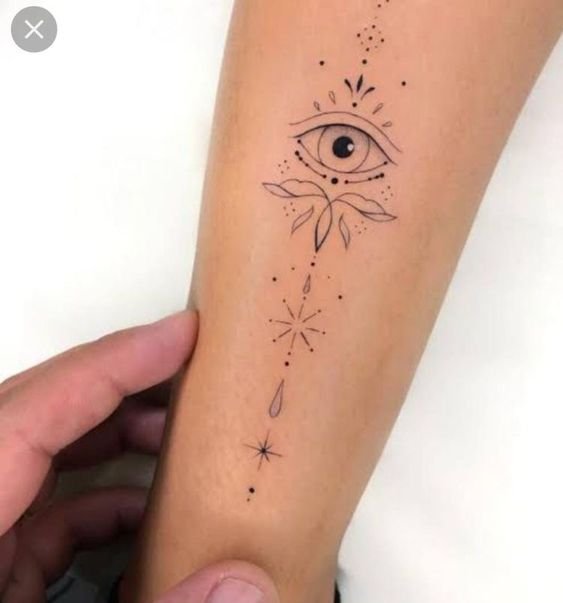 tattoo họa tiết nghệ thuật ở tay