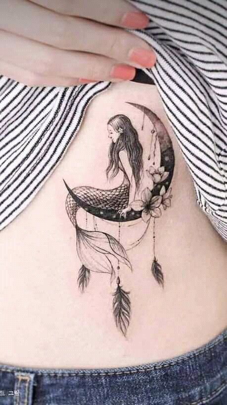 tattoo nàng tiên cá ngồi trên mặt trăng