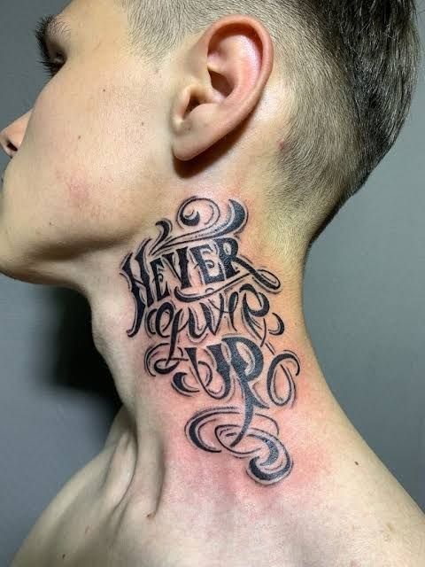 tattoo never give up ở cổ cho nam