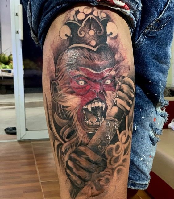 tattoo ngộ không giận dữ ở đùi