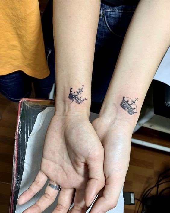 tattoo vương miện cho couple