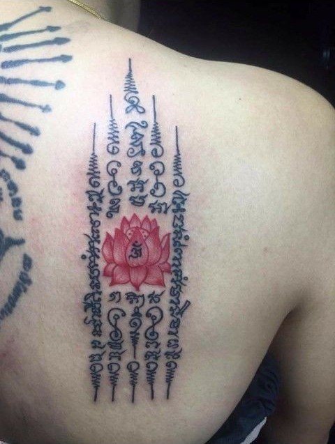 thu hút ánh nhìn với kiểu tattoo Sak Yant