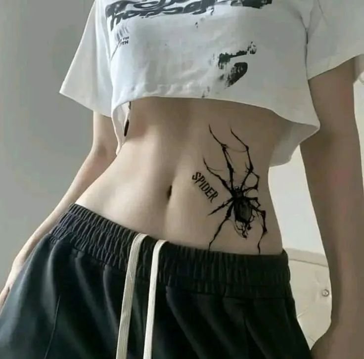 tự tin khoe mẫu tattoo thể hiện cá tính riêng