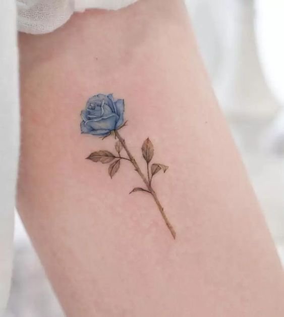 mẫu tattoo cành hoa hồng xanh mini