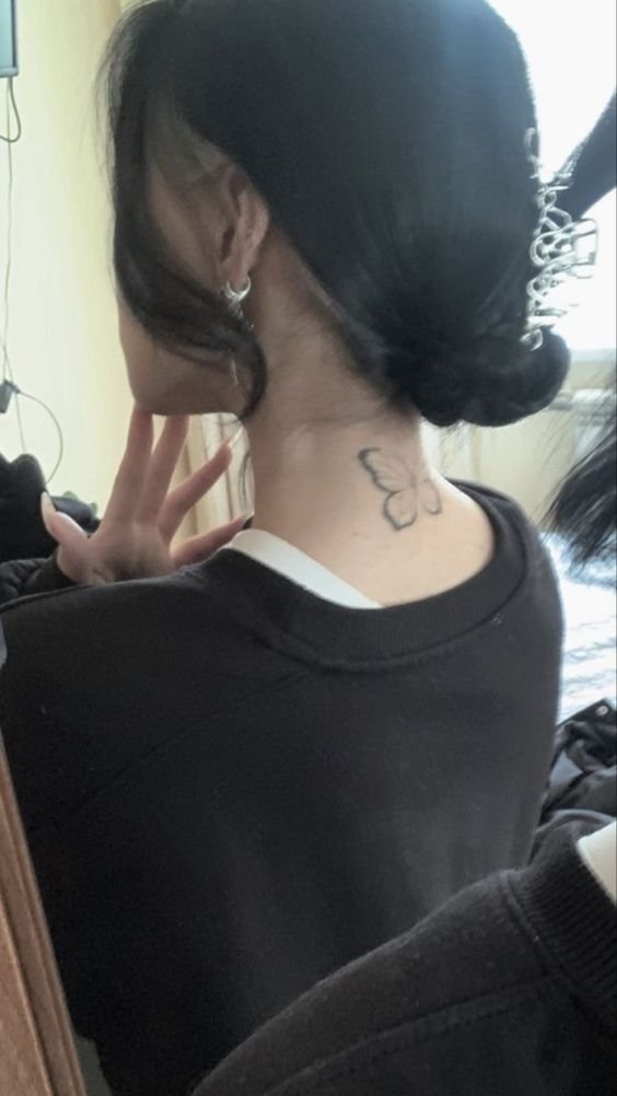 tattoo bướm mini thể hiện cá tính tattoo bướm mini thể hiện cá tính
