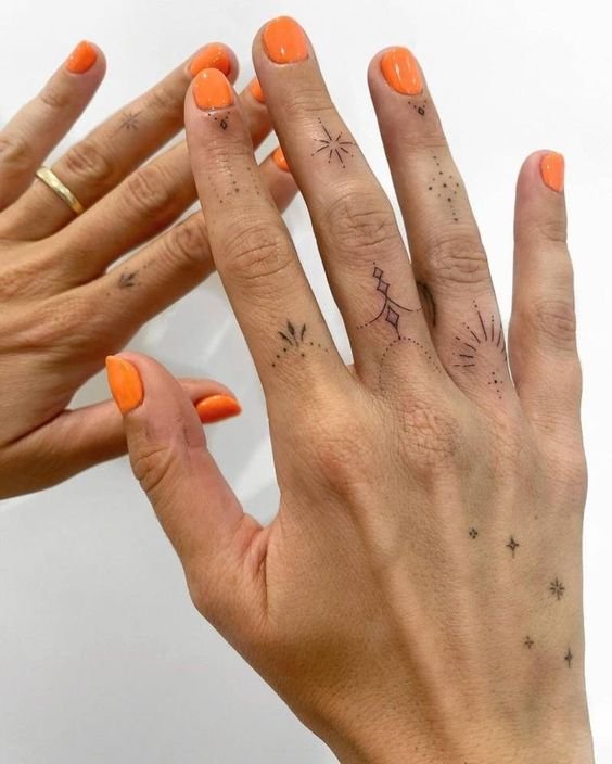 tattoo các họa tiết nhỏ nhắn trên bàn tay