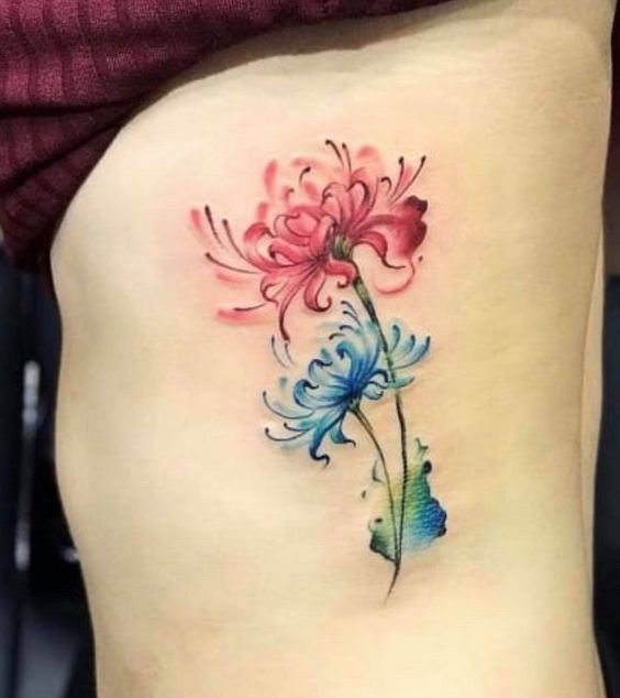 tattoo mini hoa bỉ ngạn ở mạn sườn tattoo mini hoa bỉ ngạn ở mạn sườn