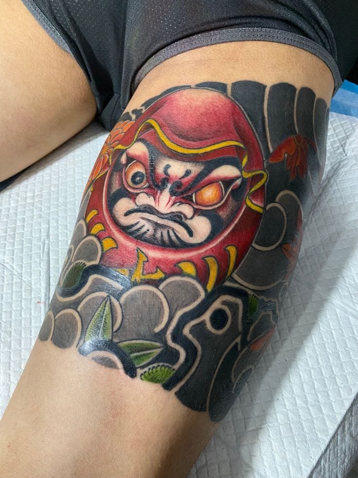 Mẫu tattoo trên đùi đầy bí ẩn