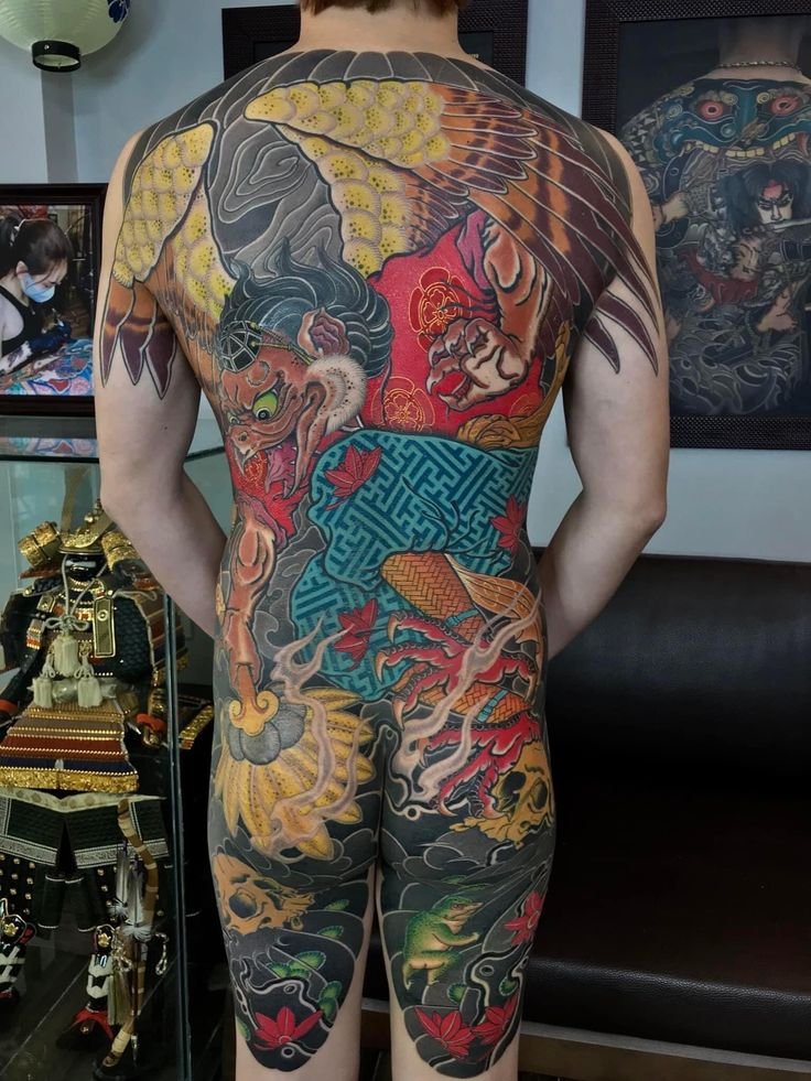 Tattoo Yakuza toàn thân sống động