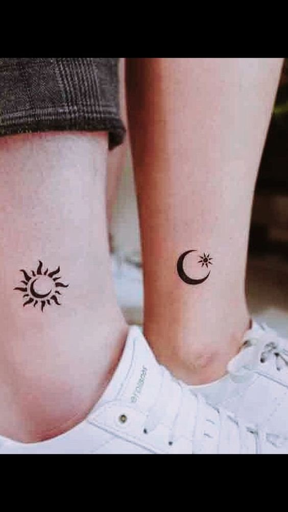 ý tưởng tattoo mặt trăng mini cho cặp đôi